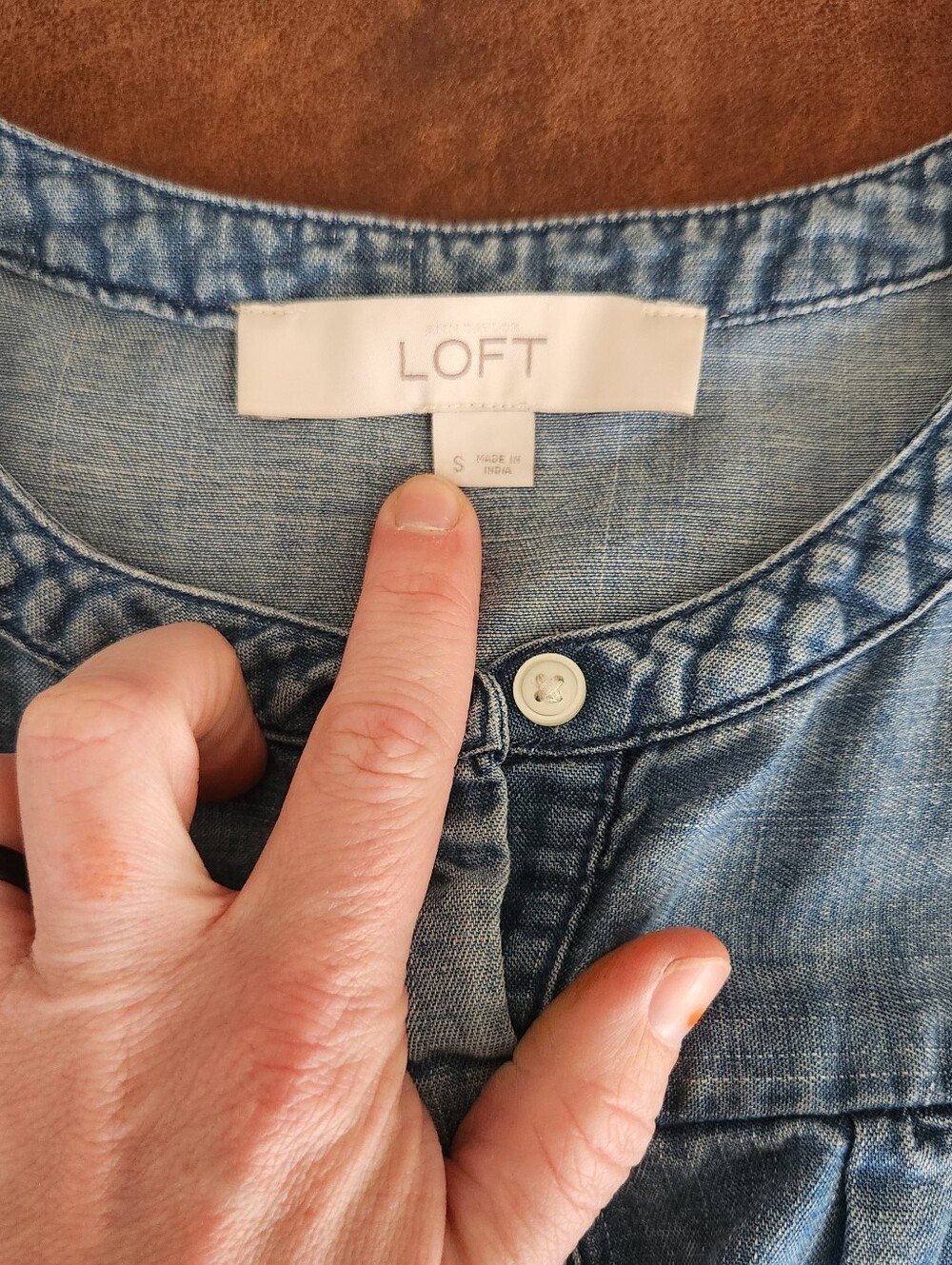 LOFT Sleeveless Chambray Tunic - Picture 6 of 7